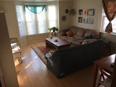 5 minutes walk to COGS campus, 10 minute drive to Middleton campus. Well maintained four unit buildi...