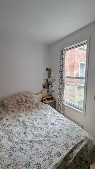 1 chambre disponible (chambre non meublée) !! Salut Nous sommes à la recherche d'un nouveau ou d'une...
