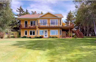 Waterfront executive home in a peaceful country setting just 20 minutes from Charlottetown. 2 bedroo...