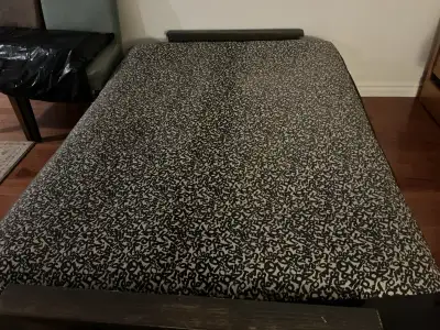 Futon à donner, View more