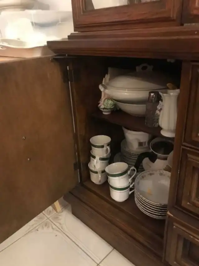 Vintage Cabinet Vitrine in Hutches & Display Cabinets in Laval / North Shore - Image 4