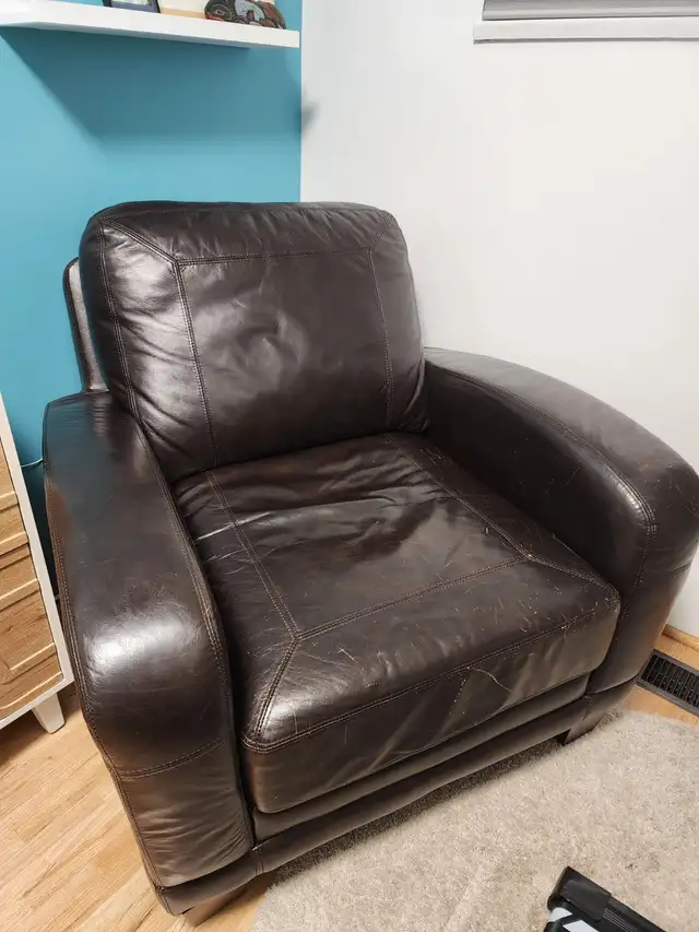Free leather sofa and chair in Couches & Futons in Vancouver - Image 3