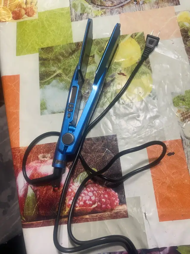 Hair straightener in Irons & Garment Steamers in Windsor Region - Image 3