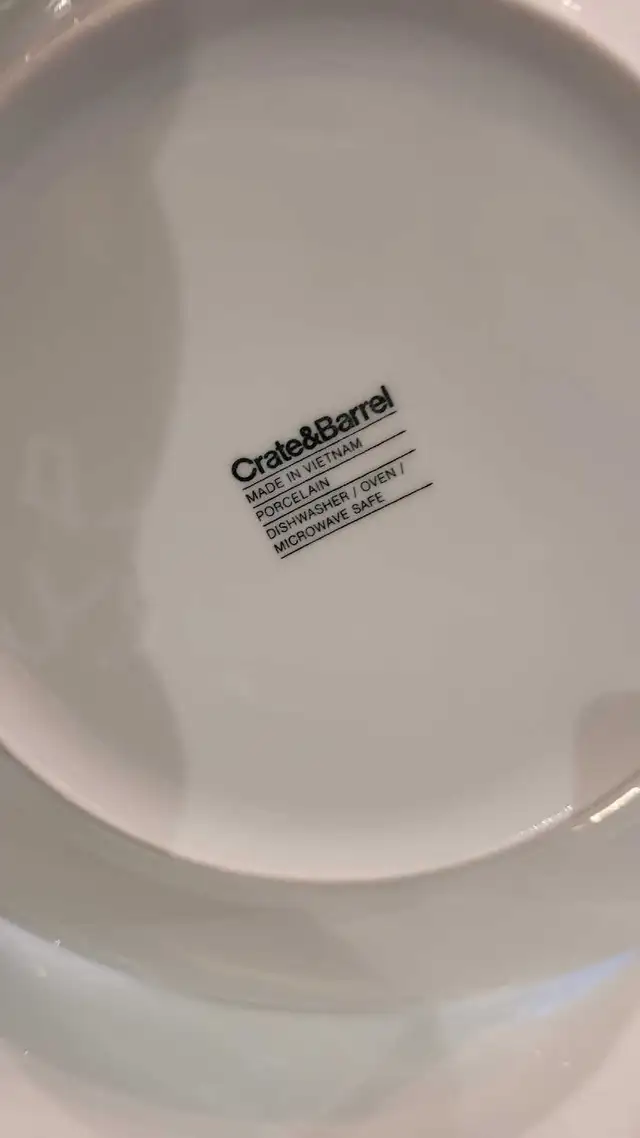 Crate & Barrel dinner plates in Kitchen & Dining Wares in City of Toronto - Image 4