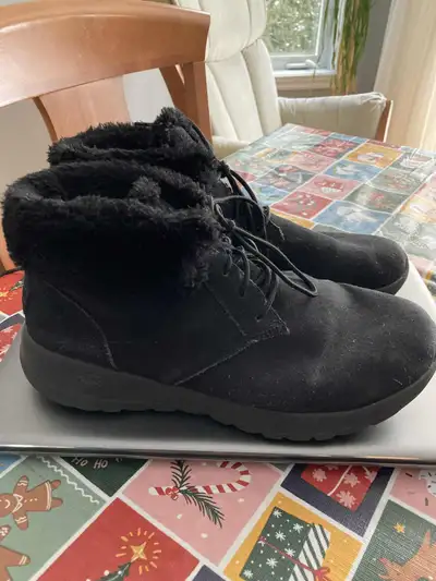 Bottillons en suède noir gr 10, View more