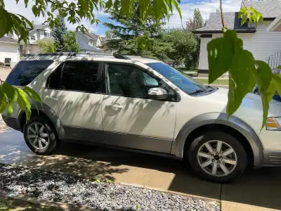 2009 in good condition. Start and run perfectly six passengers in three rows. No accidents,everythin...