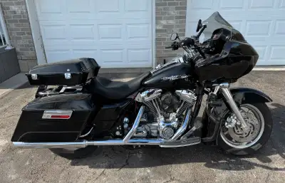 2004 fuel injected Road Glide 59,000 KM Digital gauges Lindby bar LED lights Painted inner fairing K...