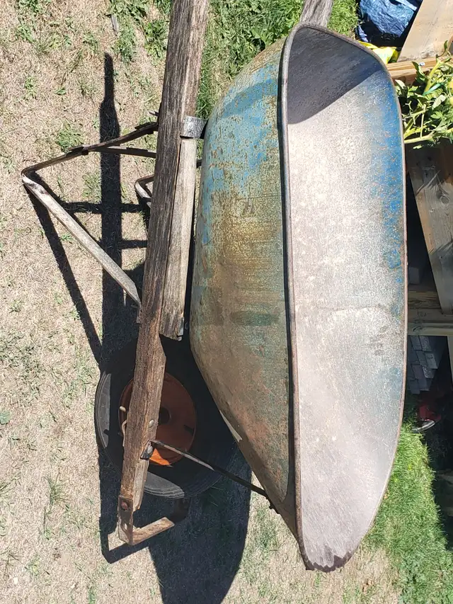 Wheel barrel in Hand Tools in Kawartha Lakes - Image 5