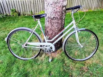 VINTAGE ALERT! 26" SEARS Cruiser 3 Speed, View more