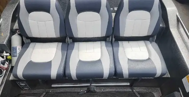 1989. 17 Charger bass boat in Personal Watercraft in Hamilton - Image 11