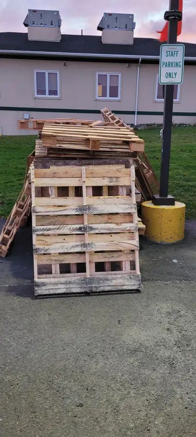 FREE WOODEN PALLETS, View more