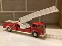 1970 Vintage Die Cast Tootsie Toy Red Fire Truck 