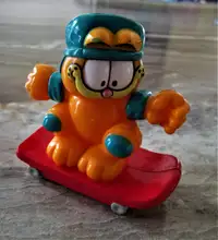 Figurine Garfield en skate