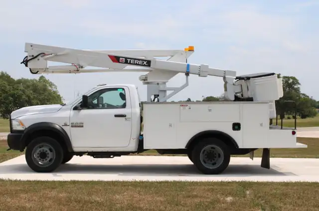 2017 Ram 5500 Terex LT40 - Bucket Truck. in Other in Napanee - Image 3