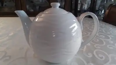 WHITE PORCELAIN ROUND TEAPOT - 4 - 5 CUPS - TAG, CHINA, View more
