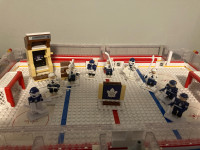 Toronto maple leafs Lego hockey players with dressing room  