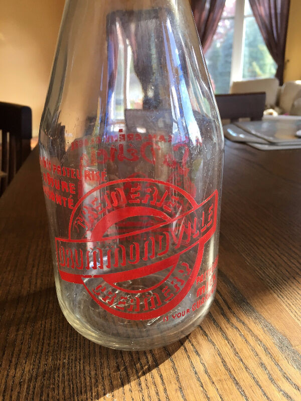bouteille antique DELICIA creme glacé de drummondville dans Art et objets de collection  à Drummondville - Image 2
