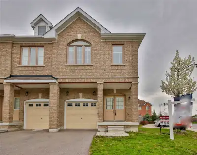 Private Sale NOT LISTED ON MLS Semi Detached house for sale in Heartland Area Mississauga 3 Bedrooms...