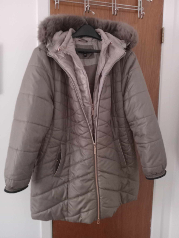 manteaux d'hiver femme XXL dans Femmes - Hauts et vêtements d'extérieur  à Lévis