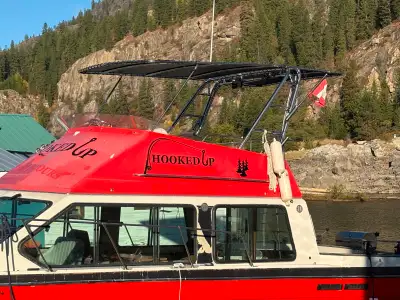 FOR SALE: 1979 30' Reinell Flybridge cabin cruiser for sale Located in Castlegar BC, can be delivere...