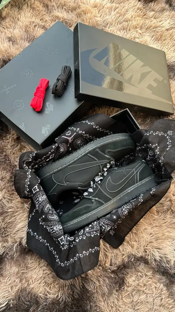 Jordan 1 Retro Low SP Travis Scott Black Phantom  in Men's Shoes in City of Toronto - Image 4