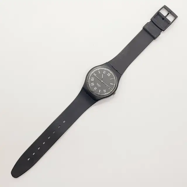 Swatch Date Watch 1990 Black and White Roman Numerals Vintage 90 in Jewellery & Watches in Longueuil / South Shore - Image 4
