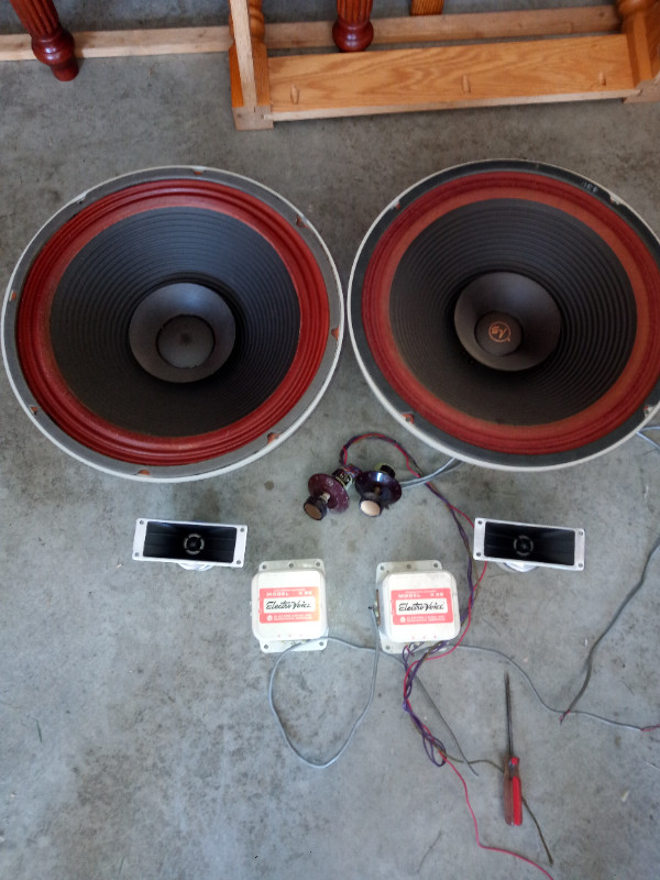Vintage kit of Electro-Voice SP15 speakers like new in General Electronics in Drummondville