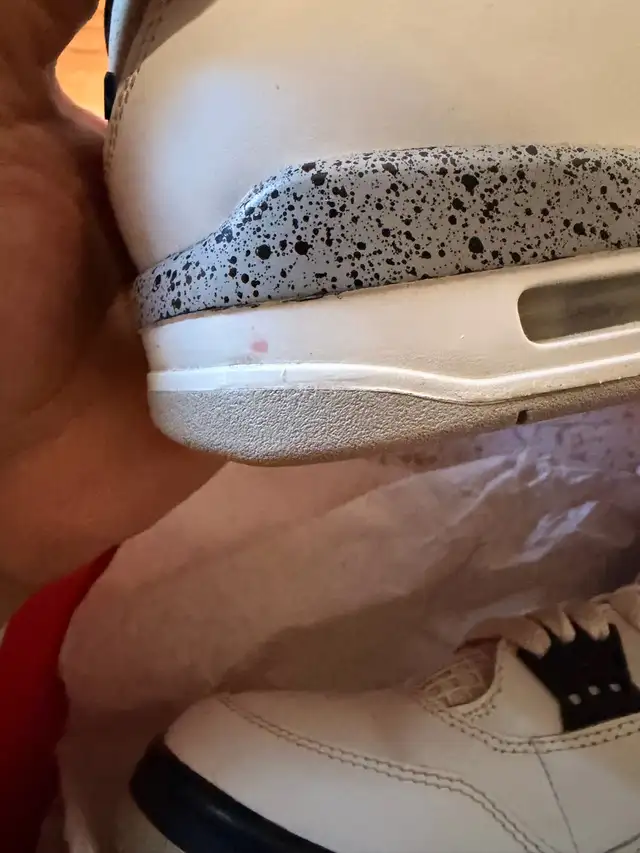 Jordan 4 Cement Size 10.5 (2025) (USED) in Men's Shoes in City of Toronto - Image 5