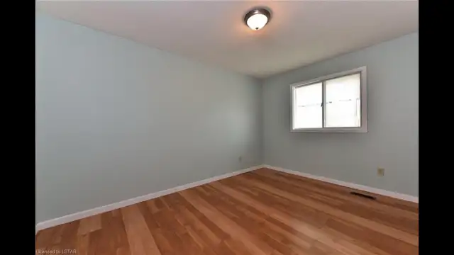 LARGE ROOM September 1, 2026 for Student or Young professional