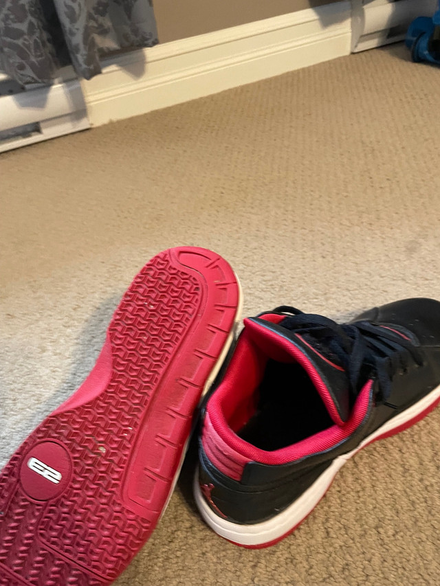 Nike air Jordan court sneakers sz 10.5. Great shape in Men's Shoes in Bedford - Image 4