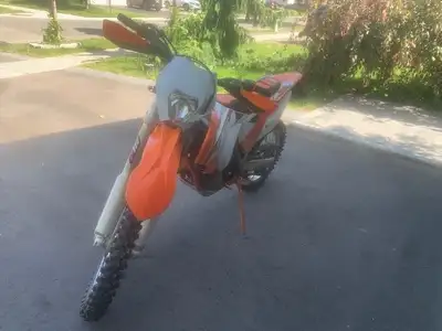 Selling my KTM 350 XCF-W with 96 hours and 3300 kms on it. Very well maintained with oil changes don...