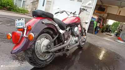 I'm selling my 2000 Yamaha Vstar 650, a reliable cruiser with 30304 kilometers on the clock, perfect...