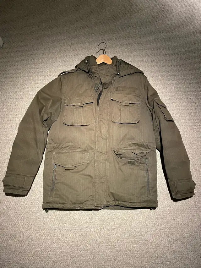 Eddie Bauer - Men’s Military Parka (Size M) in Men's in Oshawa / Durham Region - Image 2