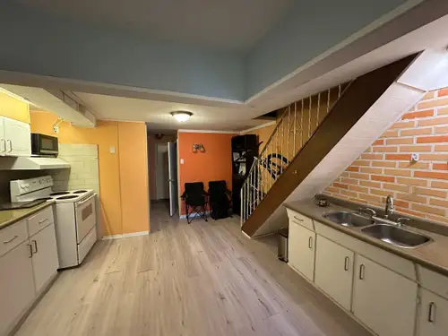 Basement Bachelor studio open concept unit - with Separate Entrance located in Corso Italia/Earlscou...