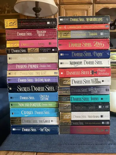 28 used Danielle Steel books, View more