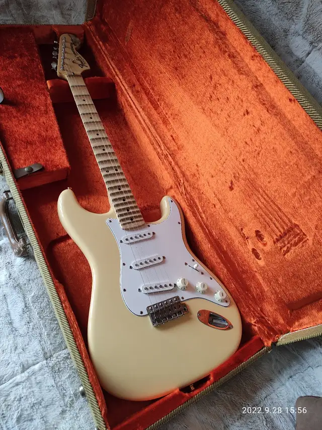 2007 Fender Yngwie Malmsteen Stratocaster for sale or trade in Guitars in Mississauga / Peel Region - Image 2