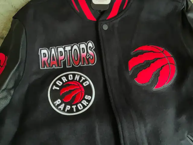 Raptors jacket in Men's in Mississauga / Peel Region - Image 2