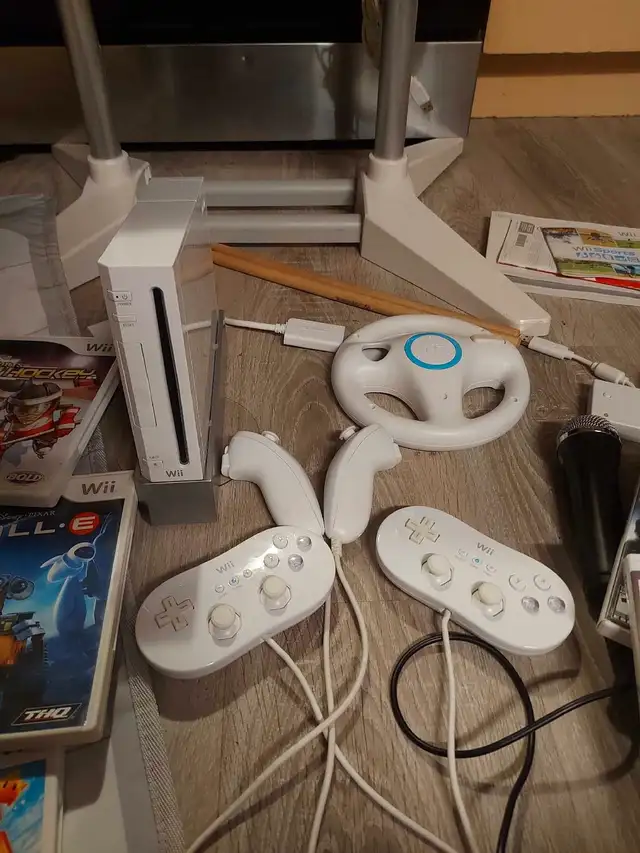 Nintendo Wii with Games and Accessories63234937293571123