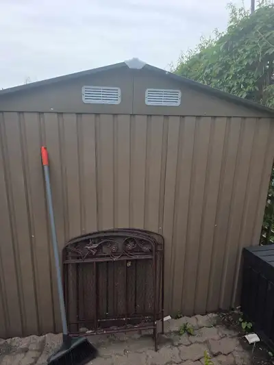 I don't have the dimensions, but it's a fairly standard size. Shed, it's brand new. I just bought it...