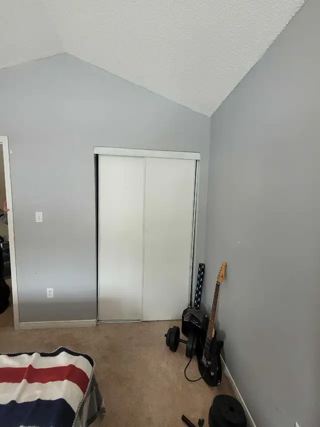 room for rent in Room Rentals & Roommates in Oshawa / Durham Region - Image 5
