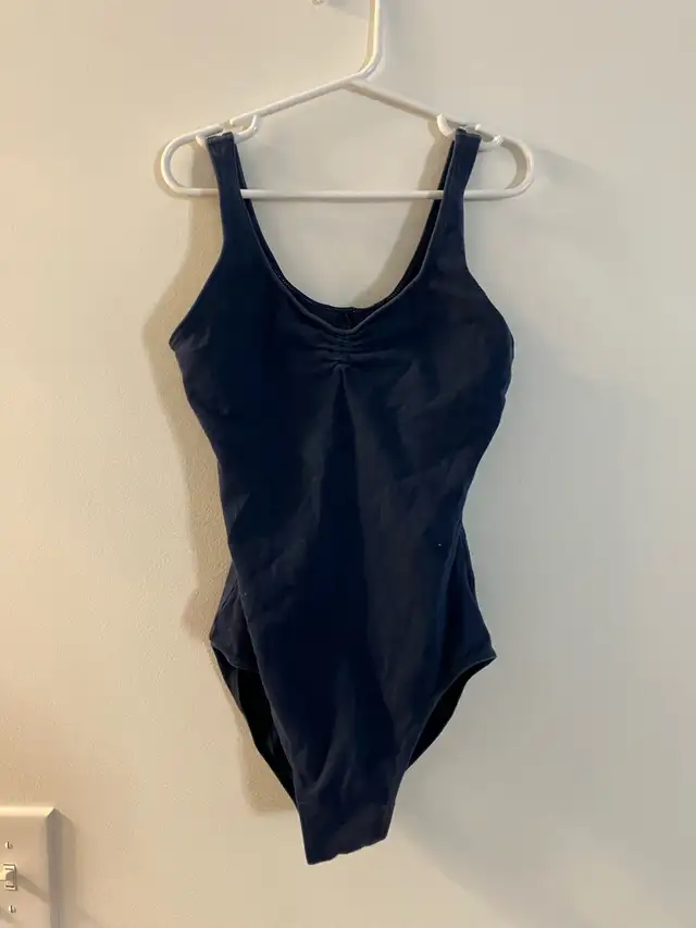 Navy Cotton Pinch Front/Back Tank Leotard Size Adult Small in Kids & Youth in Winnipeg - Image 2