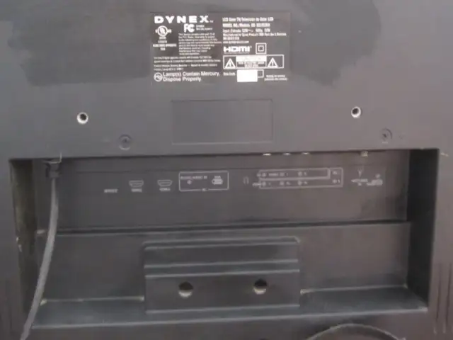 Two Older Flat Screen LCD Tvs in TVs in Kitchener / Waterloo - Image 4