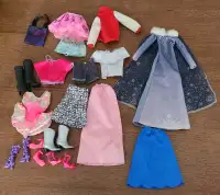 Lot vêtements et accessoires Barbie