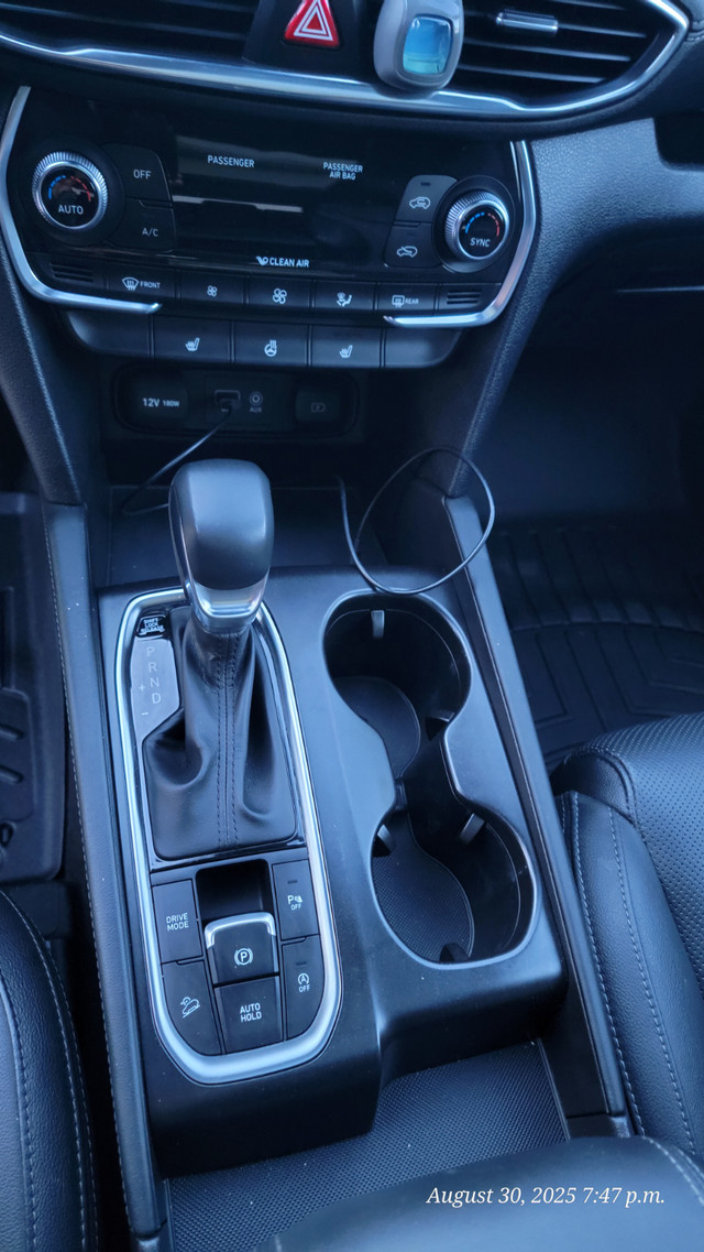 2020 Hyundai Santa Fe perferred.  Low km in Cars & Trucks in Belleville - Image 4