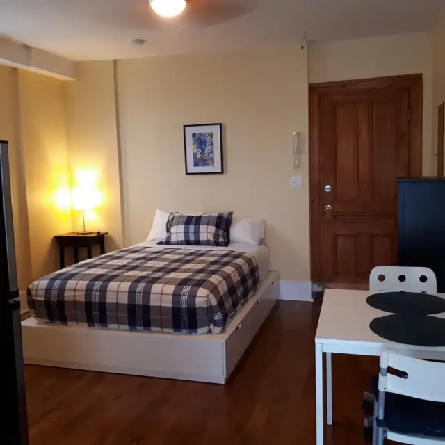 Studio meublé, tout inclus, Métro Sherbrooke