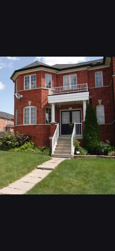 Semi Detach Town House for Long-Term Rental Location: 163 Boxgrove Bypass, Markham ️ 3 Bedroom + 2.5...