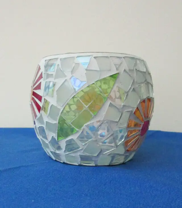 STAINED GLASS MOSAIC VASES - 2 in Arts & Collectibles in Belleville - Image 9