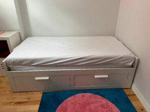 Lit King Ikea | Achetez ou vendez des lits et matelas dans Grand Montréal |  Petites annonces de Kijiji