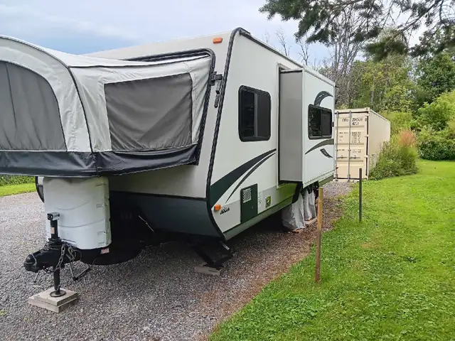 2015 Jayco Feather Ultra Lite in Travel Trailers & Campers in Trenton - Image 4