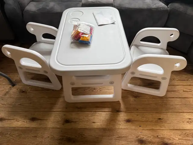 table chair set  in Dining Tables & Sets in Bridgewater - Image 2